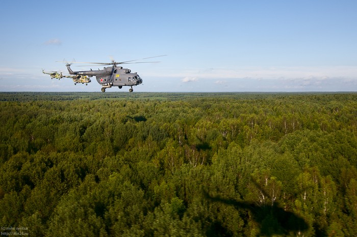 Các đơn đặt hàng gần đây gồm: 40 chiếc trực thăng Mi-8TV cho Ấn Độ được trang bị tên lửa không đối đất Vikhr-M (AT-16), được chuyển giao vào cuối năm 2001, một số Mi-17 cho Iran, 10 cho Malaysia, 20 cho Colombia, sáu cho Ấn Độ, 12 cho Pakistan và 13 cho Venezuela. Tháng 2 năm 2005, Không quân Iraq đặt hàng mười chiếc Mi-17V-5 từ công ty Bumar Ba Lan. Đến tháng 12, quân đội Séc nhận 16 chiếc Mi-17SH như một phần trong sự giải quyết nợ của Nga.